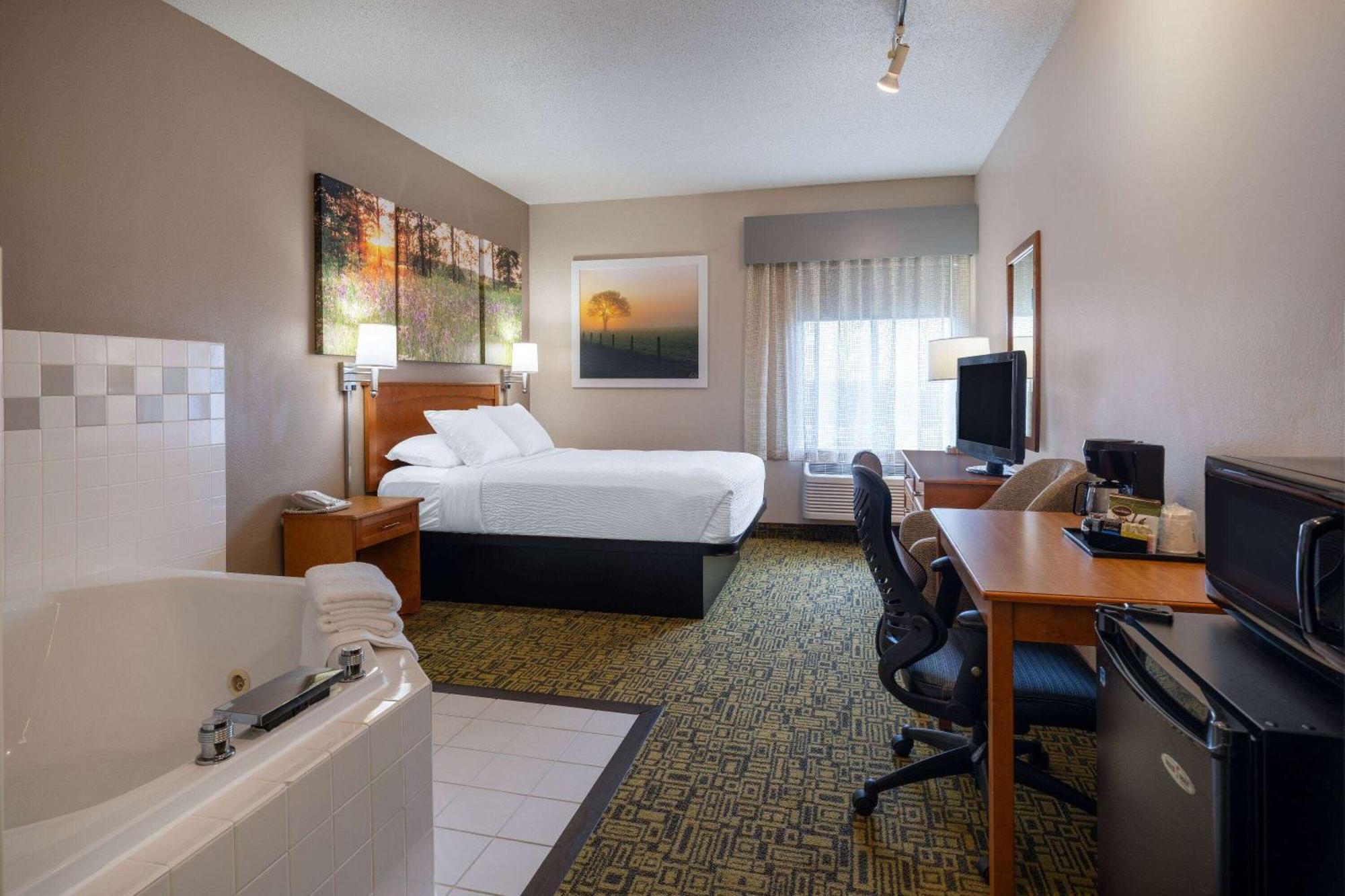 Days Inn & Suites By Wyndham MadisonMadison  Kültér fotó
