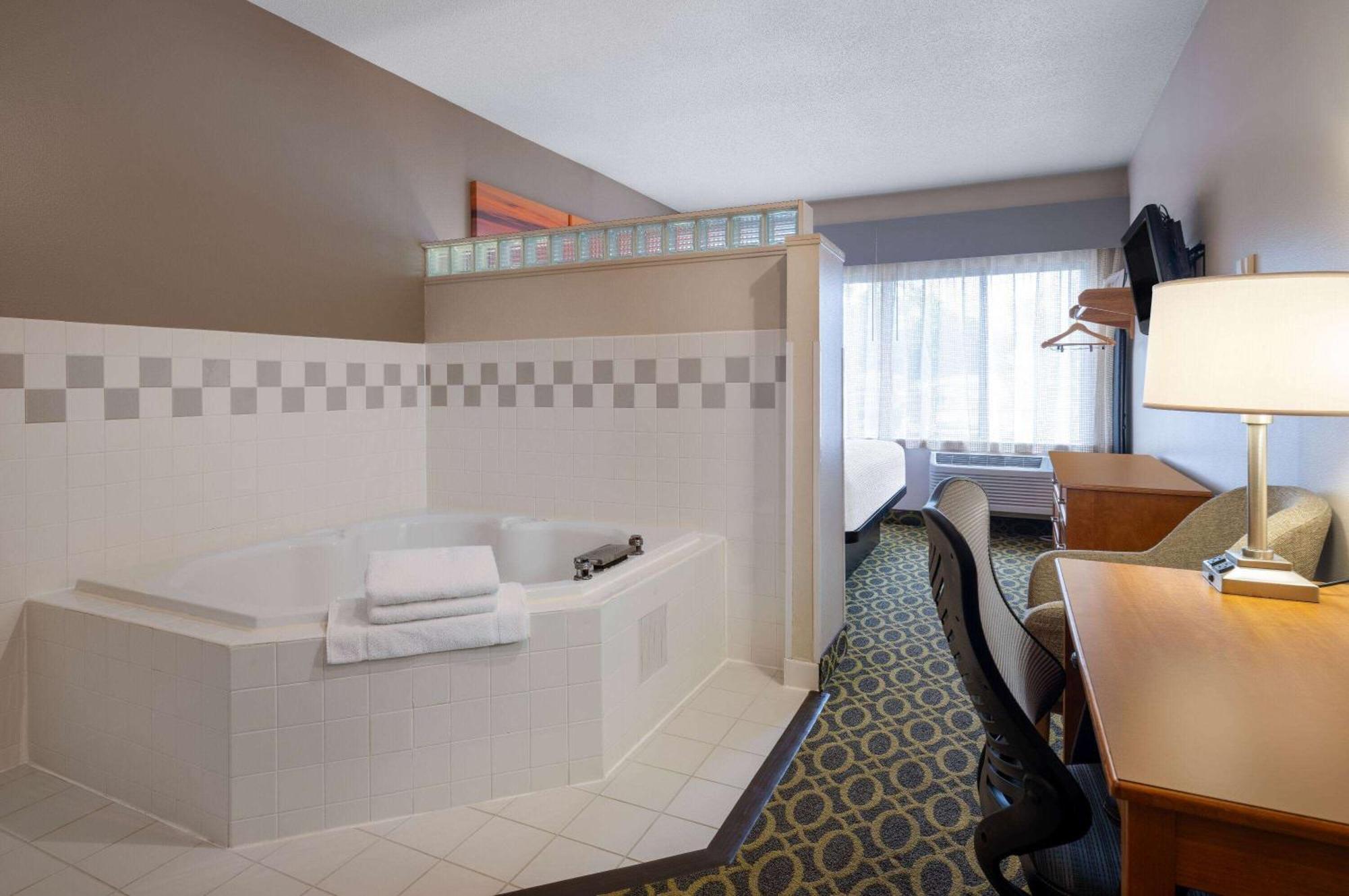 Days Inn & Suites By Wyndham MadisonMadison  Kültér fotó